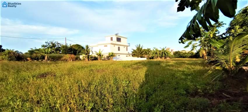 183.19 toises for sale in Roche Terre - 2 - Land  on Aster Vender