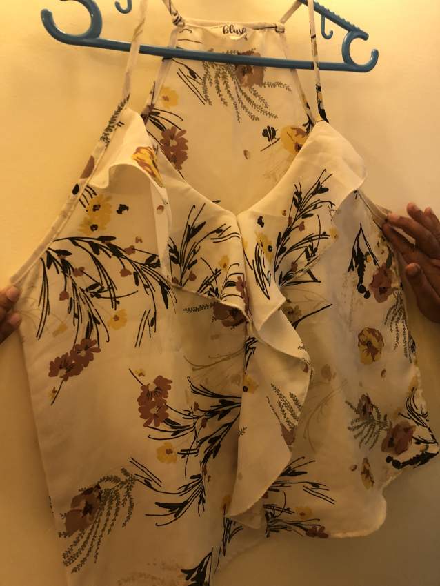 For sale - 2 - Tops (Women)  on Aster Vender