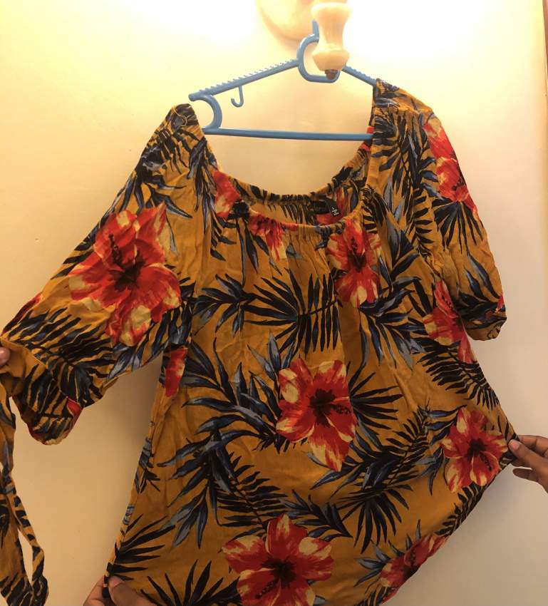 For sale - 3 - Tops (Women)  on Aster Vender