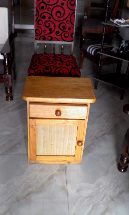 Table de nuit on Aster Vender