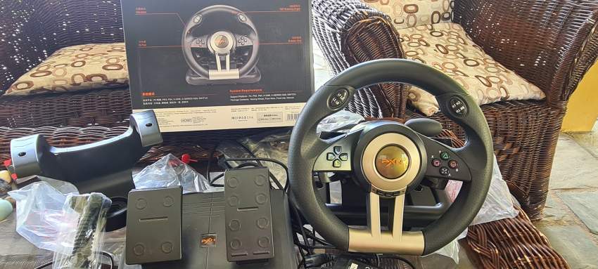 Steering wheel and pedels - 1 - PlayStation 4 (PS4)  on Aster Vender