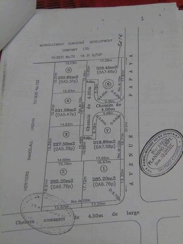 VERY URGENT SALE - 7.66 perches -  Baie du Tombeau @ Rs 950,000 only - 1 - Land  on Aster Vender