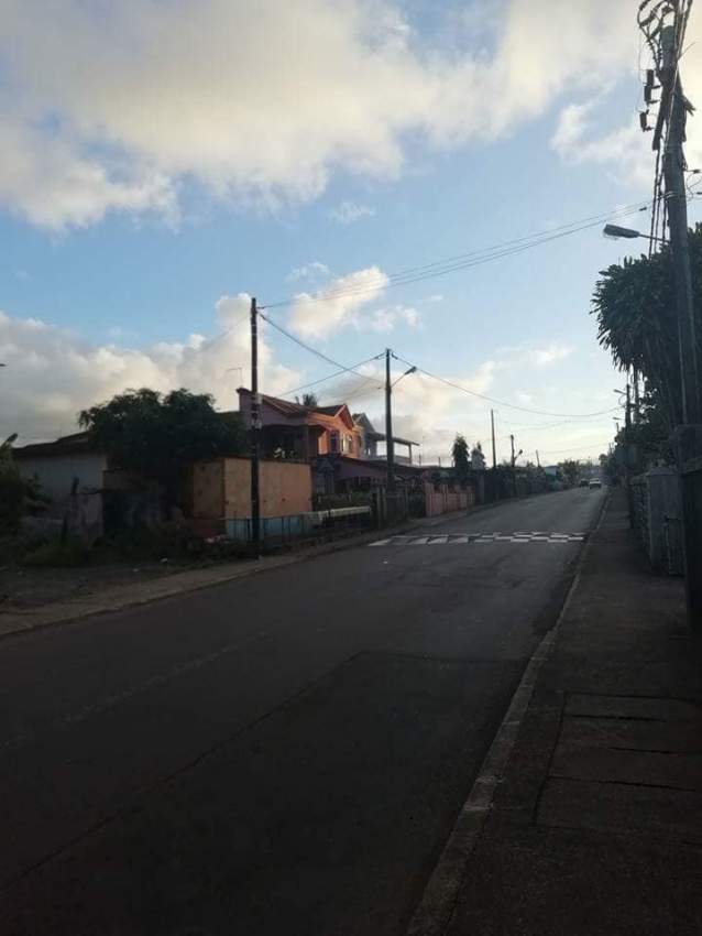 45 perches land in St Julien D'Hotman @ Rs 85,000/perche slightly nego - 3 - Land  on Aster Vender