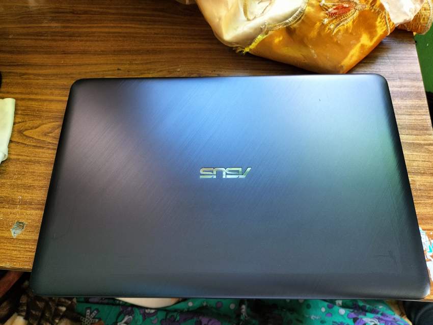 Laptop asus on Aster Vender