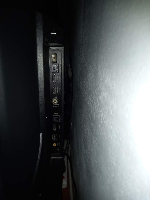 TCL TELEVISION 50” UHD 4K SMART  - 4 - TV Box  on Aster Vender