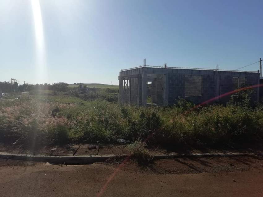 Unfinished house built on a plot of 7 perches -Beau Plateau, Cottage   - 2 - House  on Aster Vender