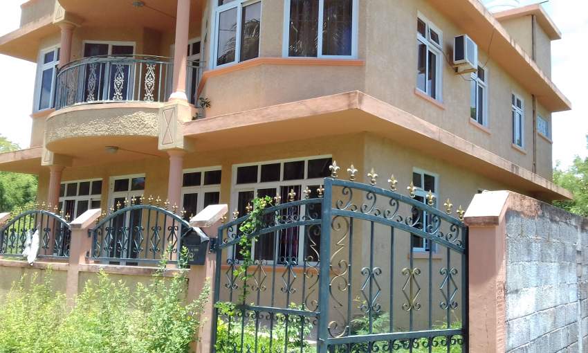 HOUSE AT FLOREAL/REUNION - 0 - Apartments  on Aster Vender