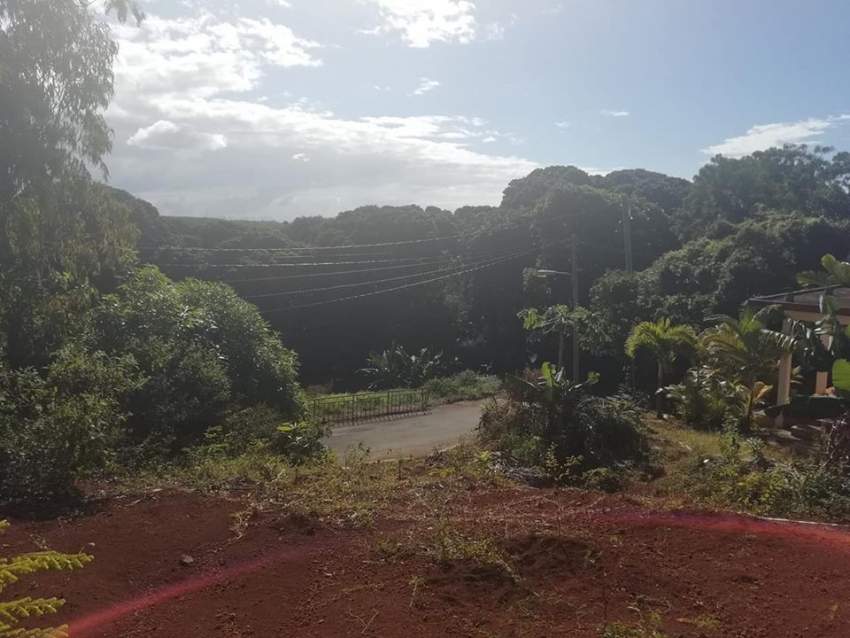 peaceful  land at Royal Road, Congomah @ Rs 35,000/perche negotiable. - 2 - Land  on Aster Vender