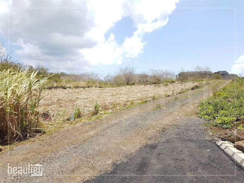 Residential land of 90 Perches, Vacoas - 2 - Land  on Aster Vender