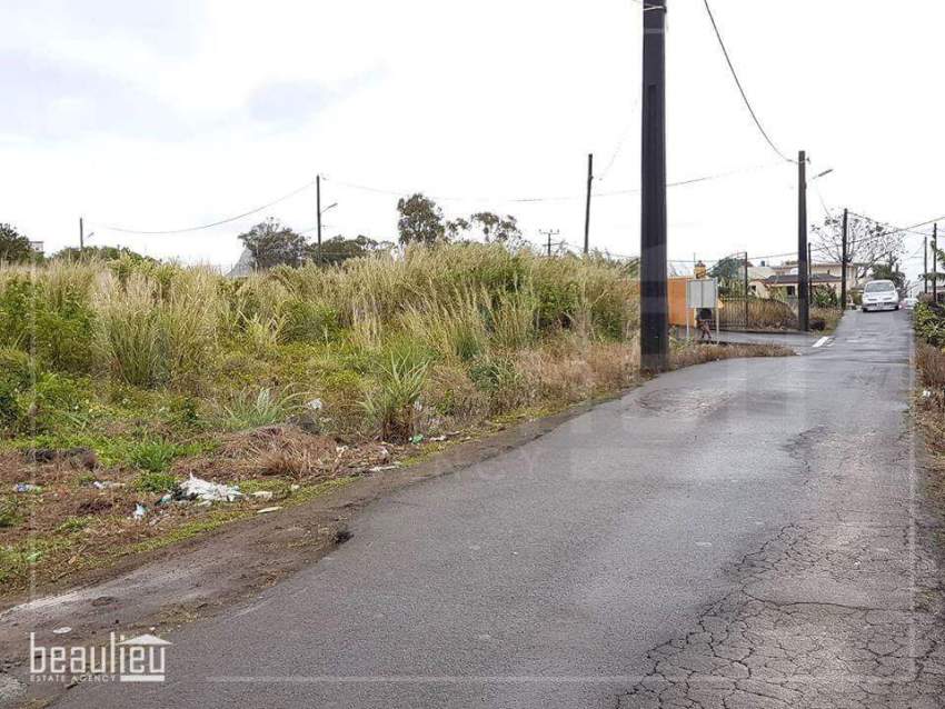 Residential land of 90 Perches, Vacoas on Aster Vender