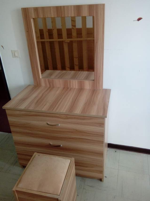 Coiffeuse avec pouf - 1 - Bedroom Furnitures  on Aster Vender