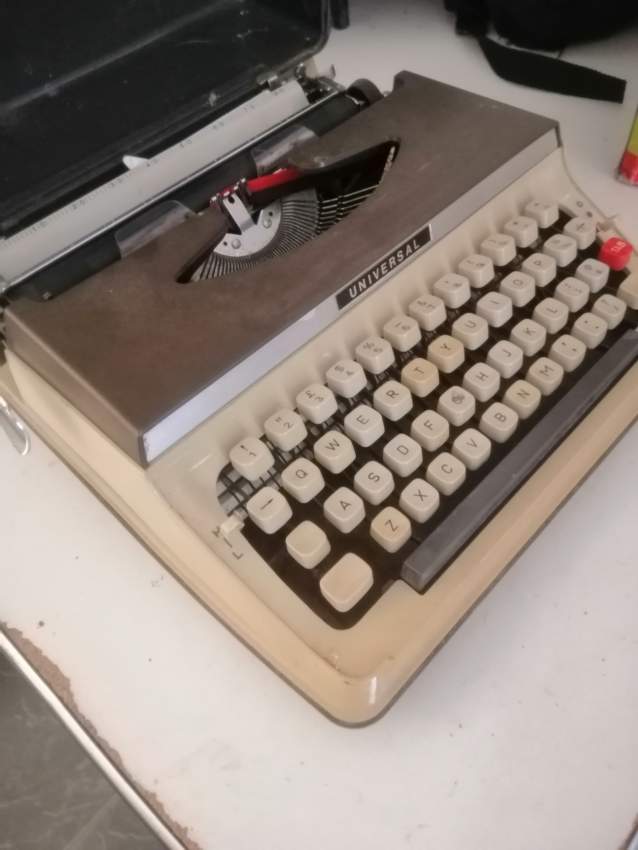 Vintages typewriter  - 0 - Antiquities  on Aster Vender