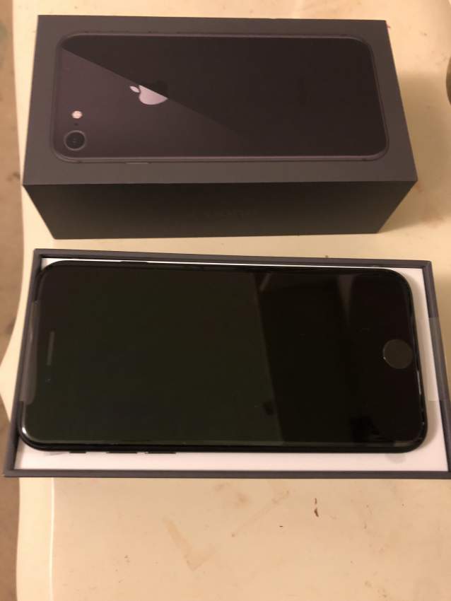 Iphone 8 64 gb - 1 - iPhones  on Aster Vender