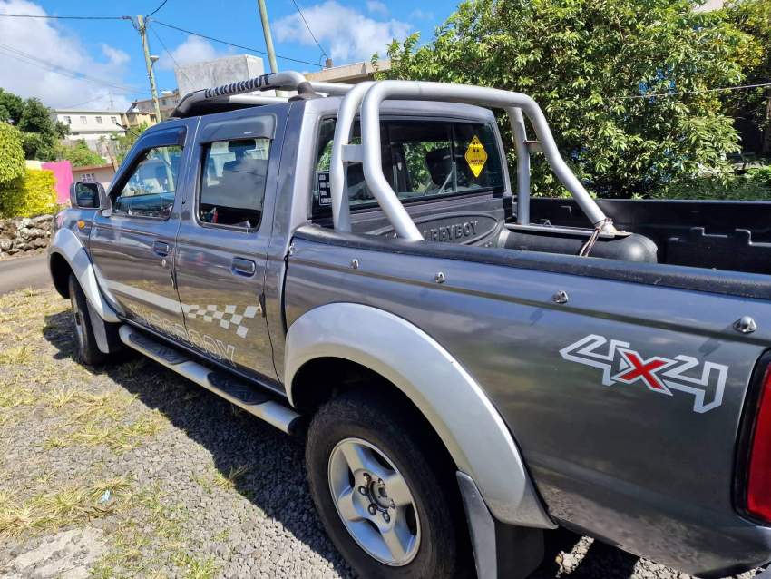 Nissan Hardbody  - 2 - Pickup trucks (4x4 & 4x2)  on Aster Vender