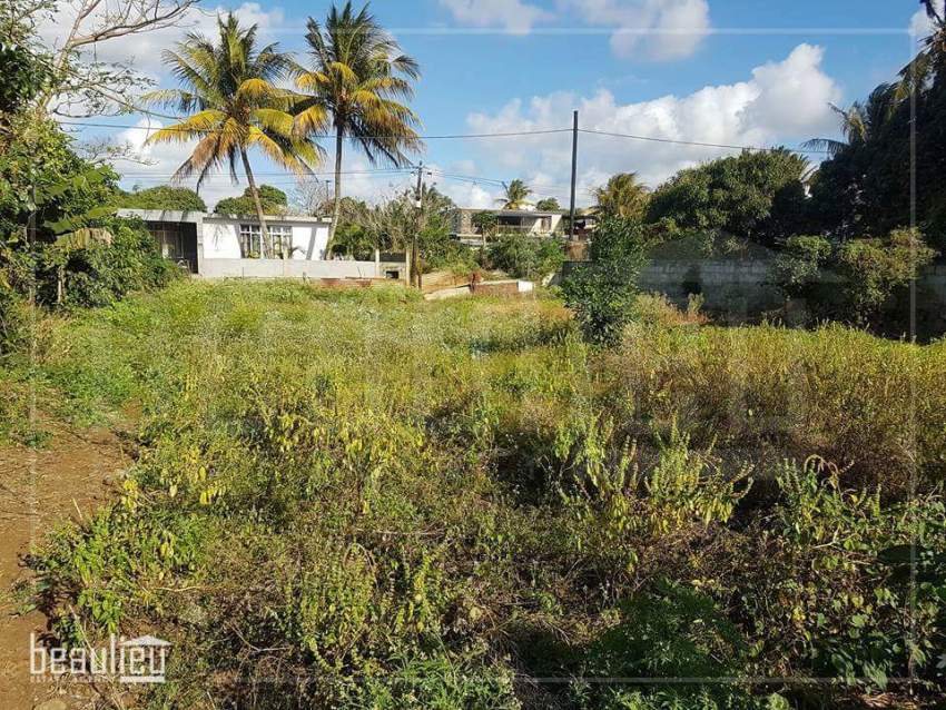 * 12 Perches Residential land, Cottage * - 2 - Land  on Aster Vender