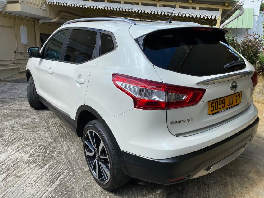 NISSAN QASHQAI J11 YEAR 2017 / 1.6 TURBO DIESEL - 2 - SUV Cars  on Aster Vender