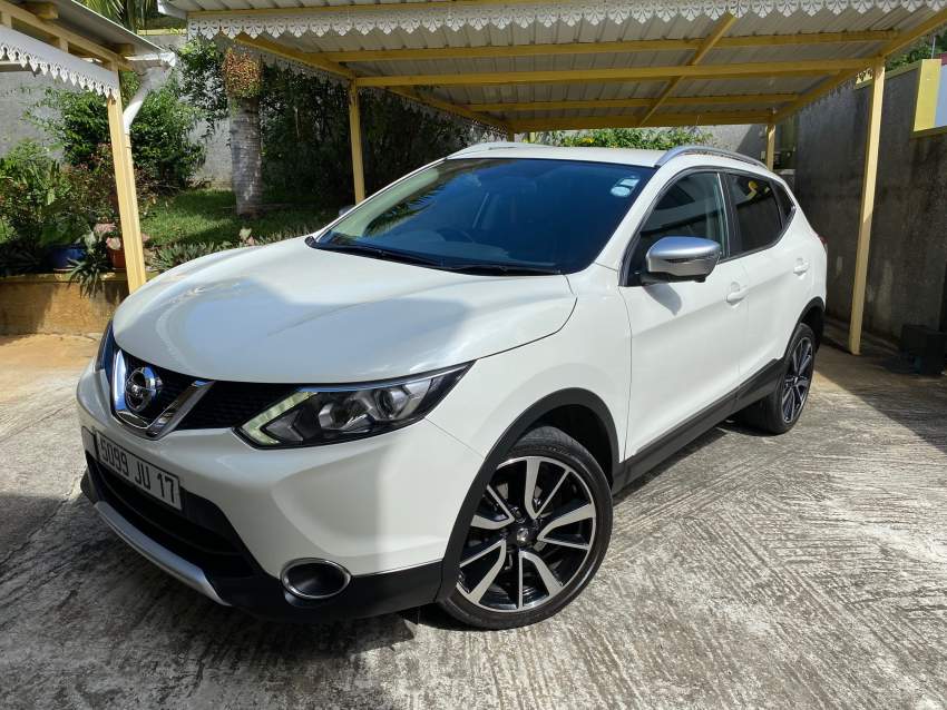 NISSAN QASHQAI J11 YEAR 2017 / 1.6 TURBO DIESEL - 1 - SUV Cars  on Aster Vender