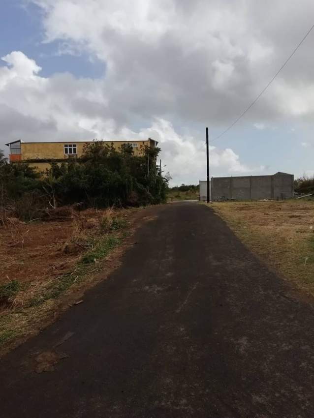 30 perches  land in B. Plateau, Cottage @ Rs 100,000/perche negotiable - 2 - Land  on Aster Vender