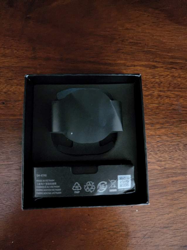 For sale Samsung ear buds pro - 3 - Other phone accessories  on Aster Vender