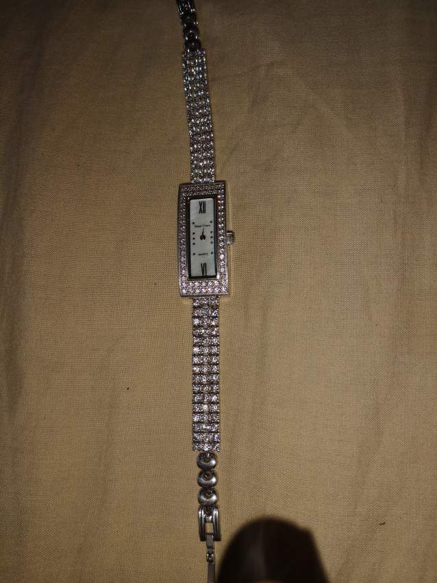 Montre en argent original 8000rs negociable - 0 - Watches  on Aster Vender