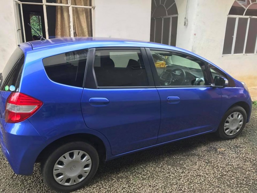 Honda fit 2012 etat neuf 30000km - 0 - Family Cars  on Aster Vender