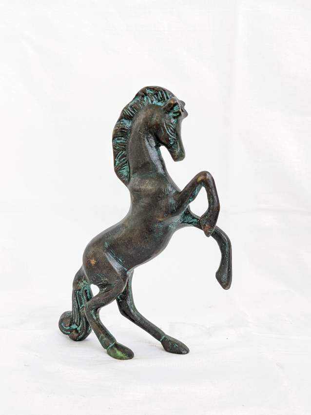 Cheval en bronze - Bronze horse statue on Aster Vender