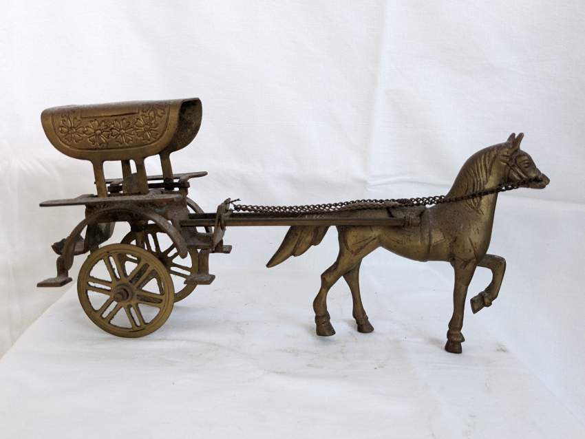Cheval tirant une calèche - Horse pulling a carriage - 0 - Old stuff  on Aster Vender