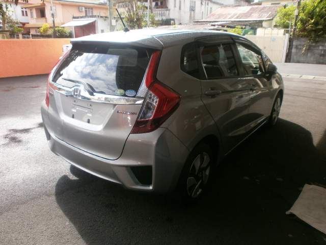 Honda fit Hybrid  - 1 - Family Cars  on Aster Vender