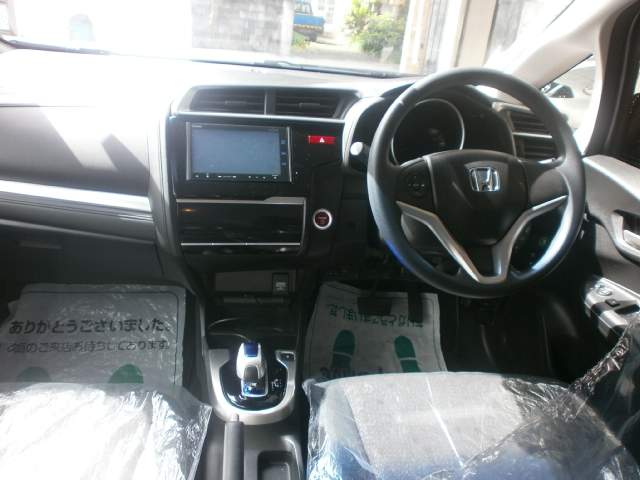 Honda fit Hybrid  - 8 - Family Cars  on Aster Vender