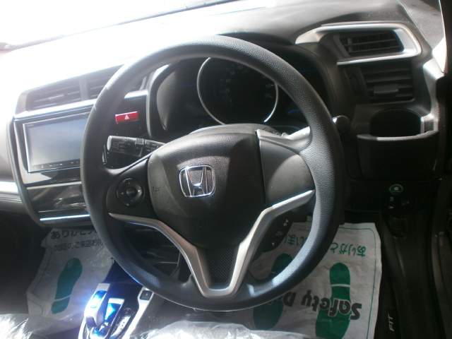 Honda fit Hybrid  - 4 - Family Cars  on Aster Vender