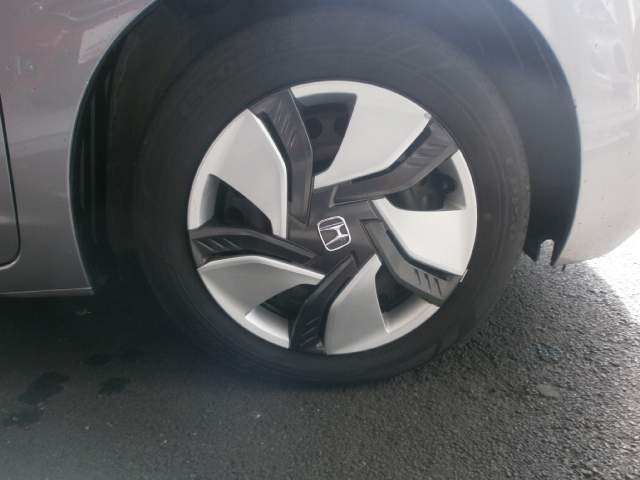 Honda fit Hybrid  - 2 - Family Cars  on Aster Vender