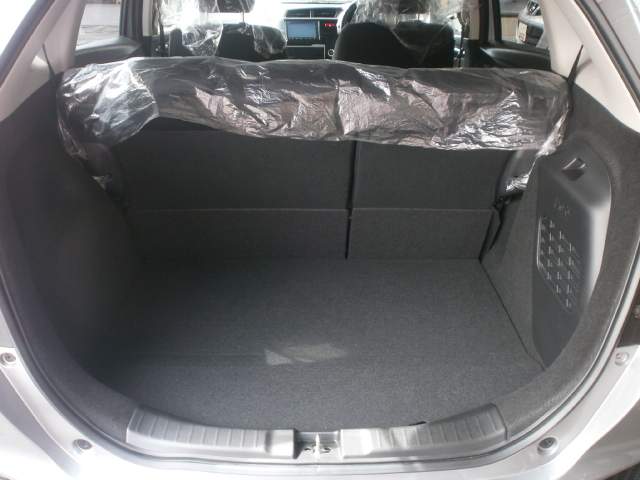 Honda fit Hybrid  - 9 - Family Cars  on Aster Vender