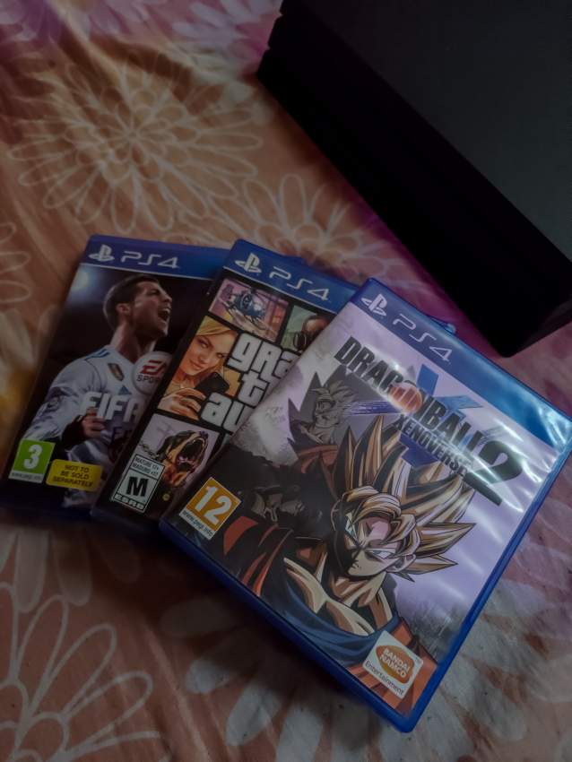 PS4 PRO 1 TB - 2 - PlayStation 4 (PS4)  on Aster Vender