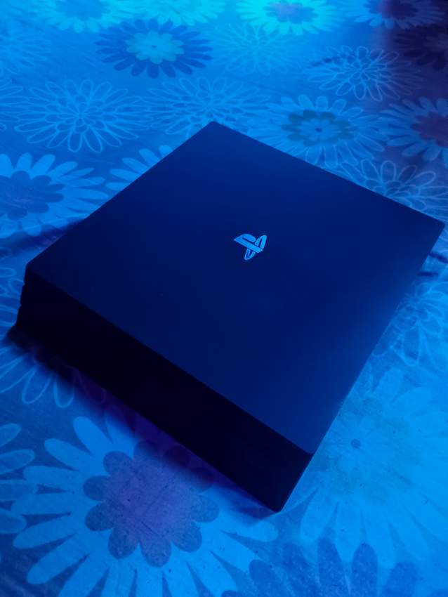 PS4 PRO 1 TB - 1 - PlayStation 4 (PS4)  on Aster Vender