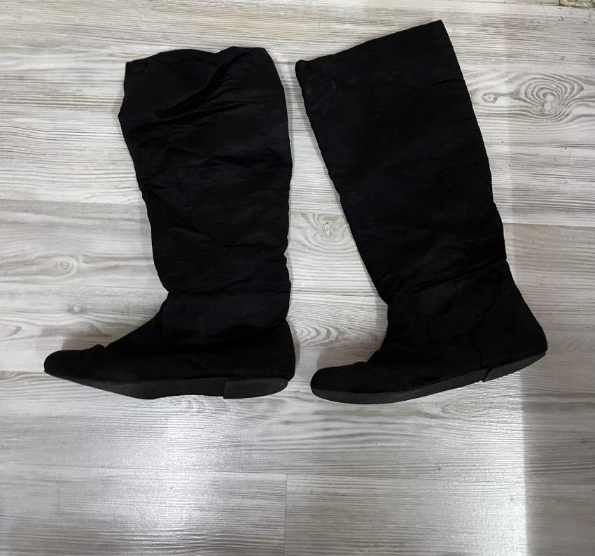 Black boots at AsterVender