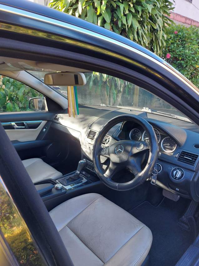 Mercedes Benz C180 Kompressor  - 5 - Luxury Cars  on Aster Vender