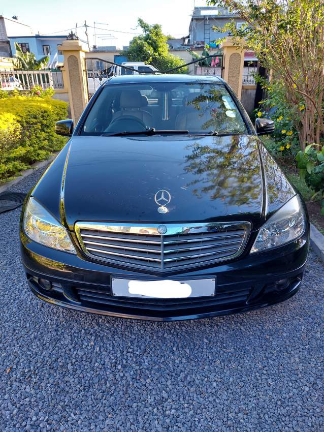 Mercedes Benz C180 Kompressor  - 1 - Luxury Cars  on Aster Vender