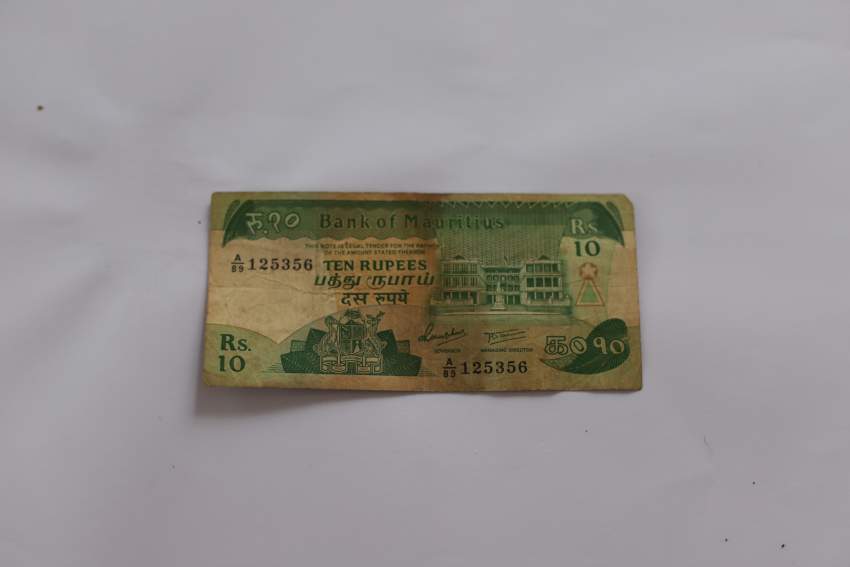 Mauritian Rs 10  on Aster Vender