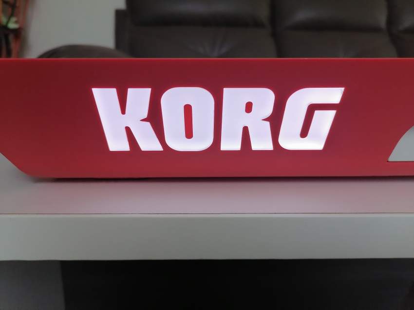 KORG KROSS 2 WORKSTATION (61 KEYS) - RED - Synthesizer on Aster Vender