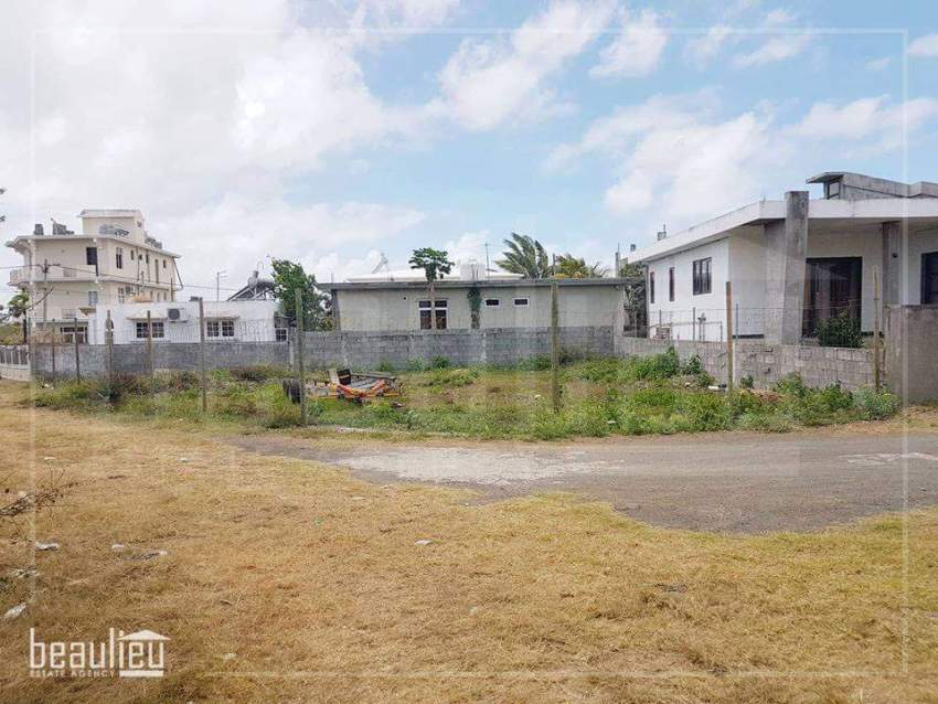  Residential land of 7 perches, Grand Baie  - 2 - Land  on Aster Vender