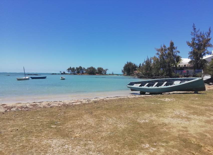 54 p in Melville. 10 p can be sold @Rs 950,000. 10mins seaside.  - 3 - Land  on Aster Vender