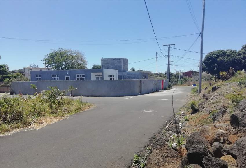 54 p in Melville. 10 p can be sold @Rs 950,000. 10mins seaside.  - 1 - Land  on Aster Vender