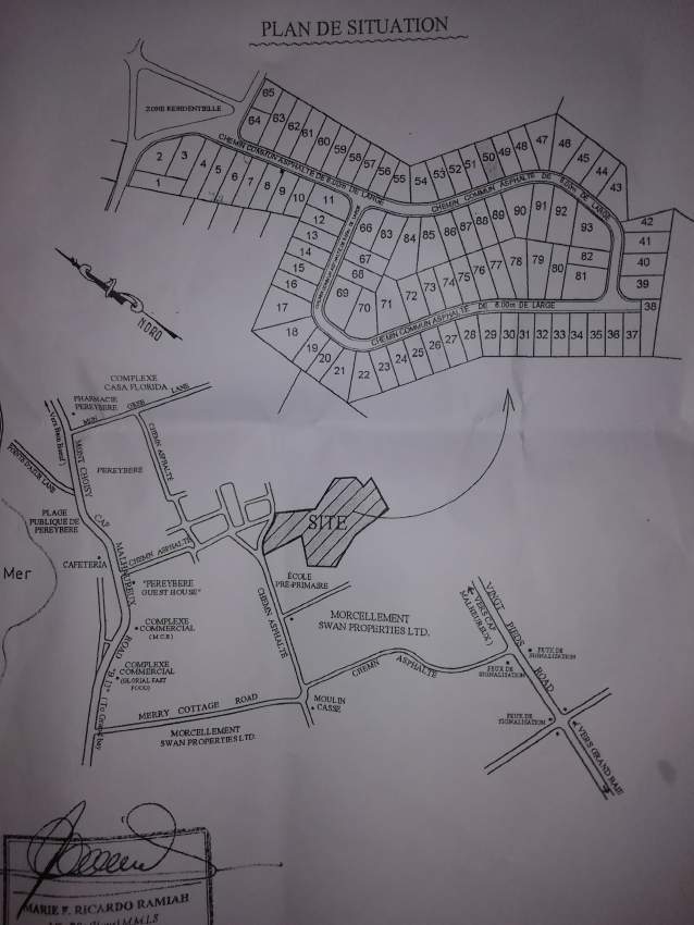 8.47 p in a Morc @ Pereybere Rs 2.2M negotiable.  - 4 - Land  on Aster Vender