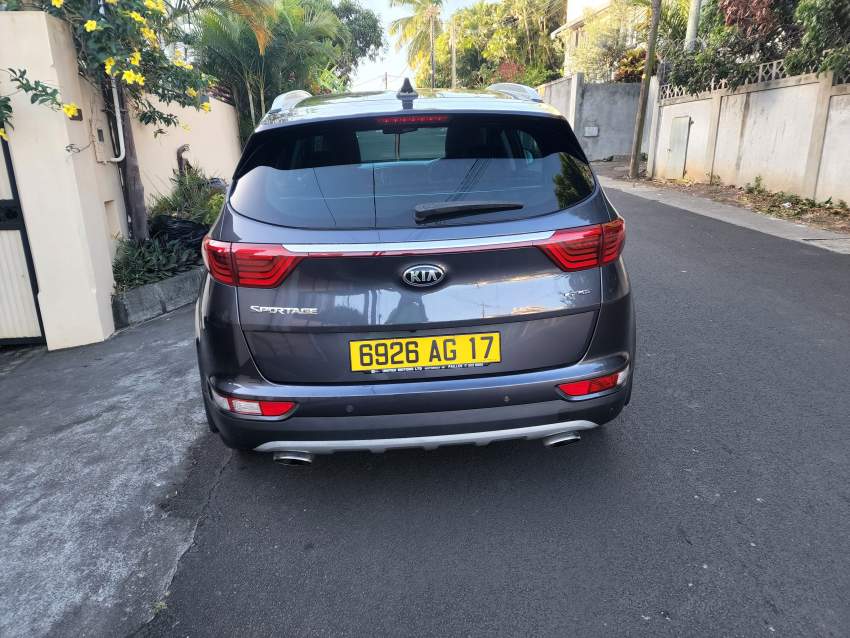 kia - 1 - SUV Cars  on Aster Vender