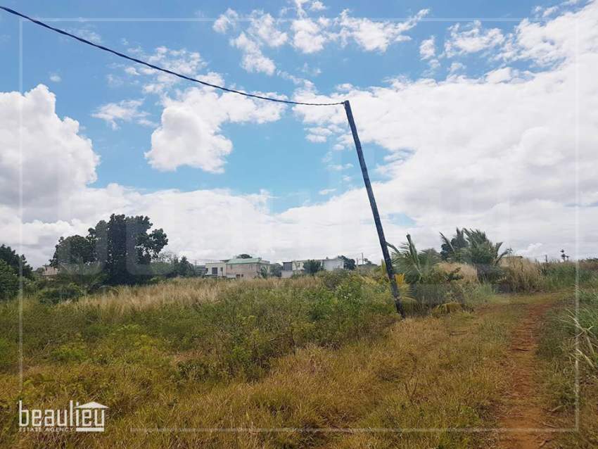 *Residential land of 25 perches,  Pont Praslin,Mare D’Austra - 1 - Land  on Aster Vender