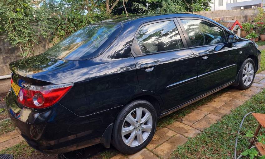 Honda City 1.5 VTEC Sedan - 1 - Family Cars  on Aster Vender