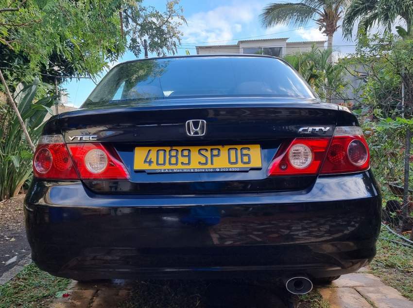 Honda City 1.5 VTEC Sedan - 3 - Family Cars  on Aster Vender