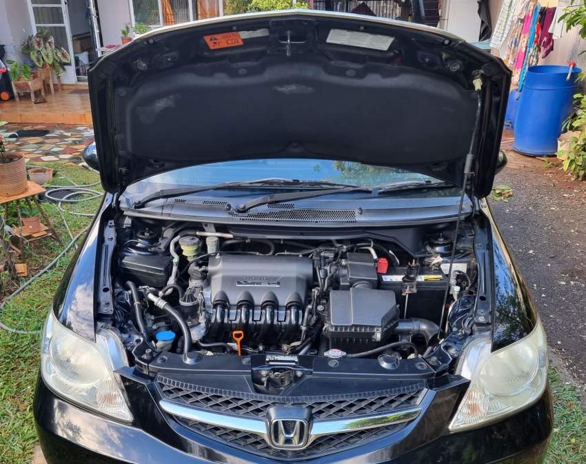 Honda City 1.5 VTEC Sedan - 6 - Family Cars  on Aster Vender