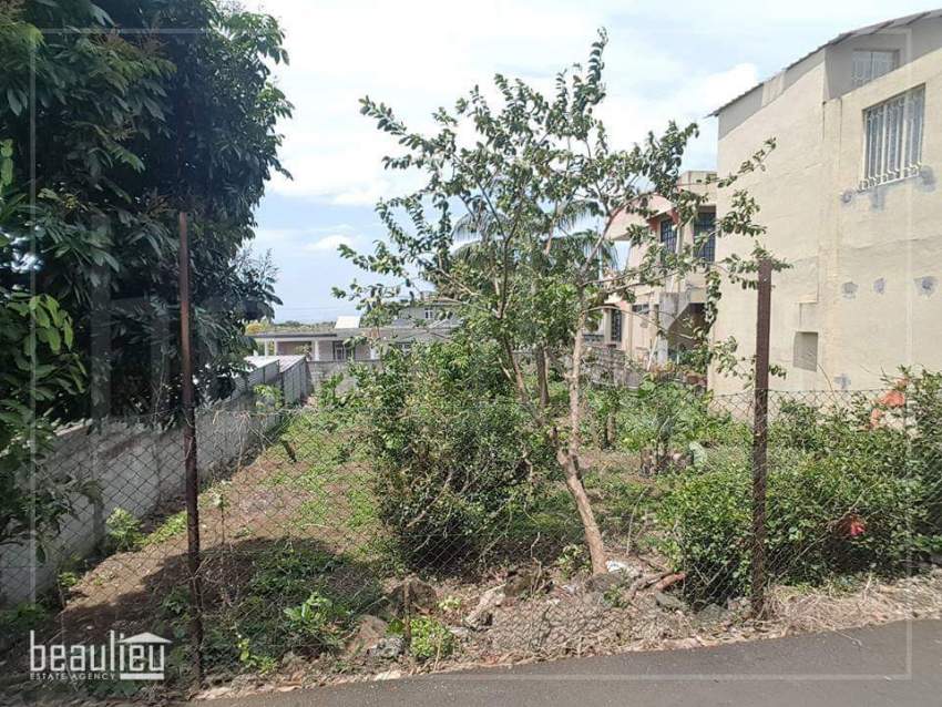  Residential land of 12 perches, St Julien Village @Rs.1.050.000  - 1 - Land  on Aster Vender