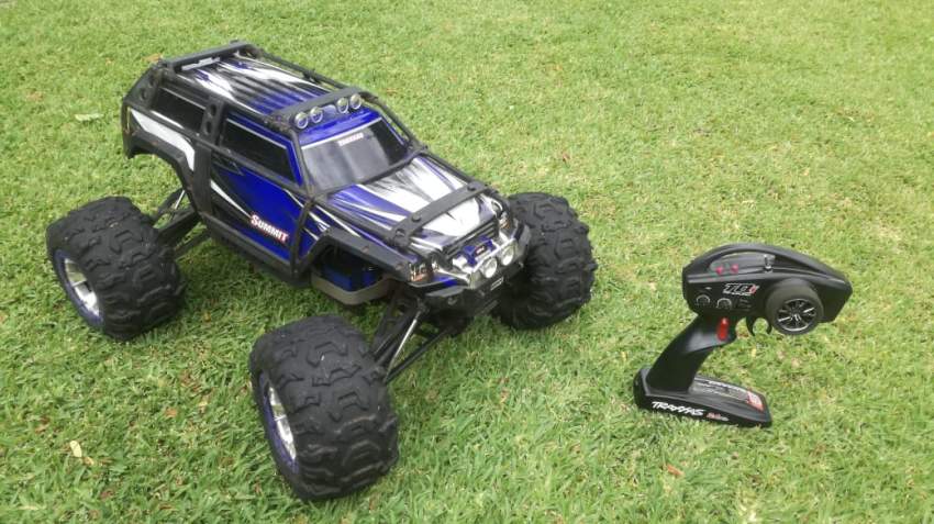 Traxxas summit 1/10 RC truck on Aster Vender